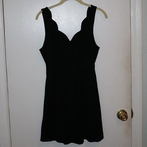 High Quality Scallop Detail Black Dress